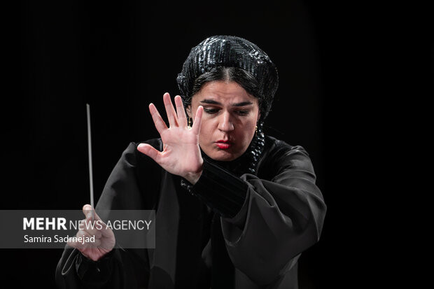 ارکستر سمفونیک تهران به رهبری «پانیذ فریوسفی»