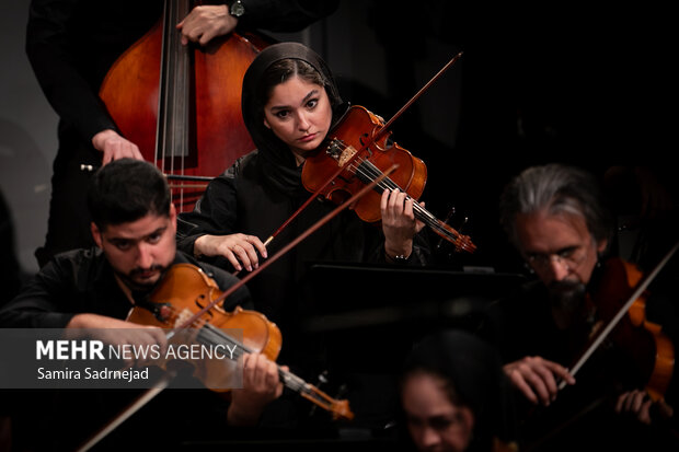 ارکستر سمفونیک تهران به رهبری «پانیذ فریوسفی»