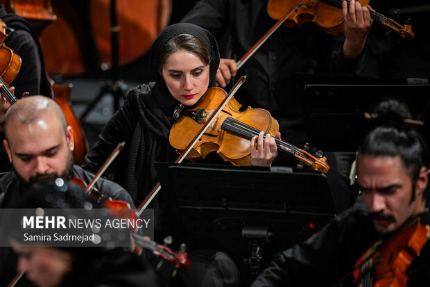 ارکستر سمفونیک تهران به رهبری «پانیذ فریوسفی»