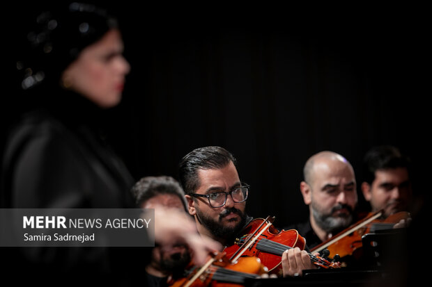ارکستر سمفونیک تهران به رهبری «پانیذ فریوسفی»
