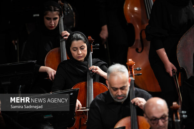 ارکستر سمفونیک تهران به رهبری «پانیذ فریوسفی»