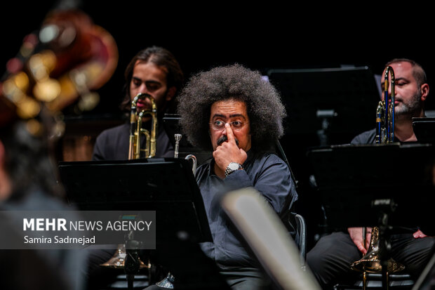 ارکستر سمفونیک تهران به رهبری «پانیذ فریوسفی»