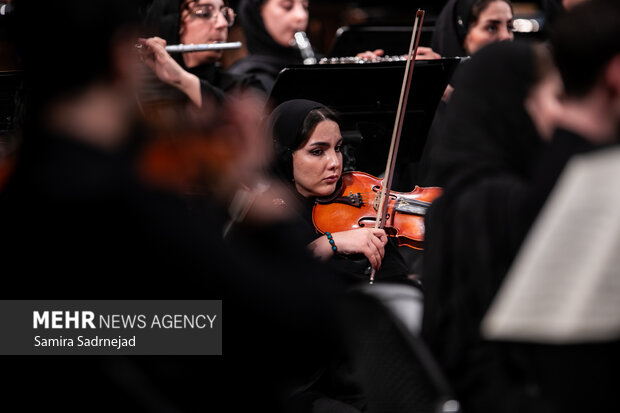 ارکستر سمفونیک تهران به رهبری «پانیذ فریوسفی»