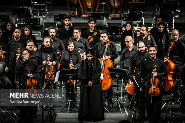 تالار وحدت «دیار سیمرغ» شد؛ تماشای هنرنمایی بانوان ایران تالار وحدت «دیار سیمرغ» شد؛ تماشای هنرنمایی بانوان ایران