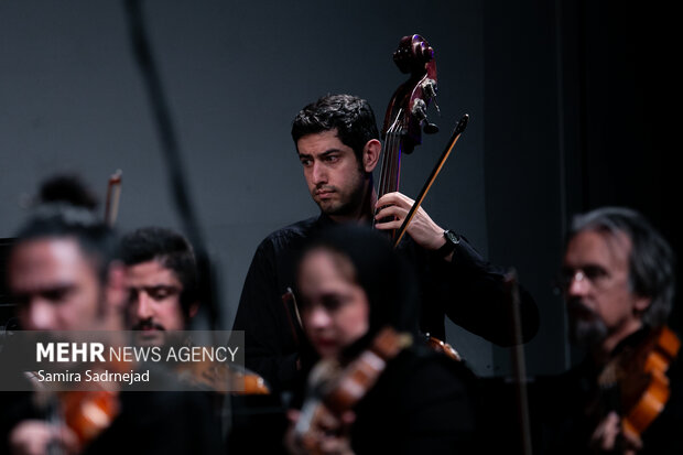 ارکستر سمفونیک تهران به رهبری «پانیذ فریوسفی»