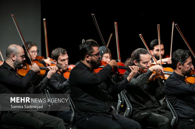 ارکستر سمفونیک تهران به رهبری «پانیذ فریوسفی»