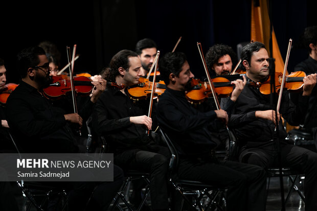 تالار وحدت «دیار سیمرغ» شد؛ تماشای هنرنمایی بانوان ایران تالار وحدت «دیار سیمرغ» شد؛ تماشای هنرنمایی بانوان ایران