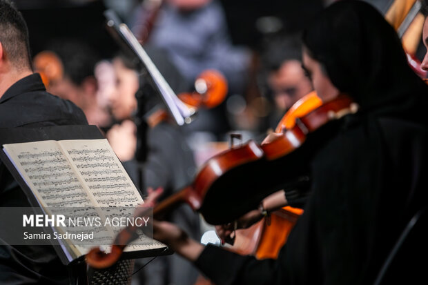 ارکستر سمفونیک تهران به رهبری «پانیذ فریوسفی»