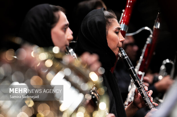 ارکستر سمفونیک تهران به رهبری «پانیذ فریوسفی»