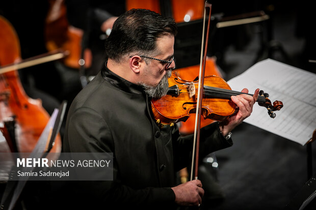 ارکستر سمفونیک تهران به رهبری «پانیذ فریوسفی»
