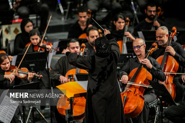 ارکستر سمفونیک تهران به رهبری «پانیذ فریوسفی»