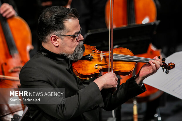 ارکستر سمفونیک تهران به رهبری «پانیذ فریوسفی»