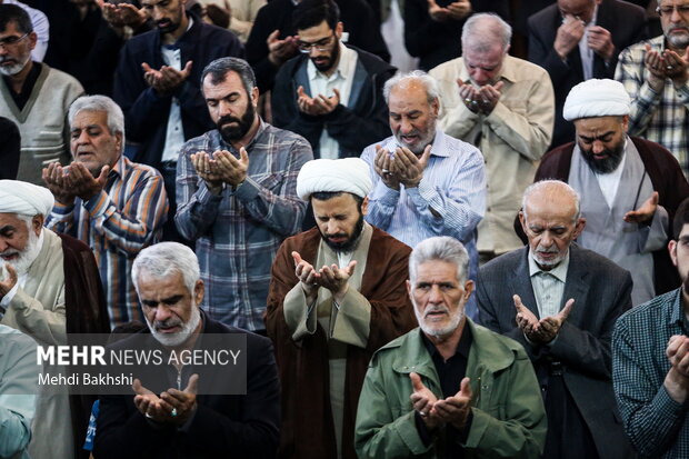 اقامه نماز طلب باران در قم