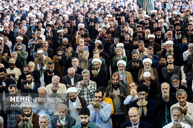 اقامه نماز طلب باران در قم