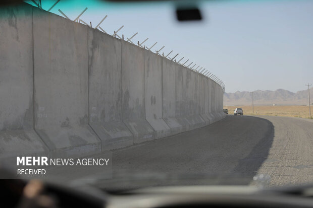 بازديد فرمانده کل ارتش از روند احداث ديوار مرزي در شمال شرق کشور