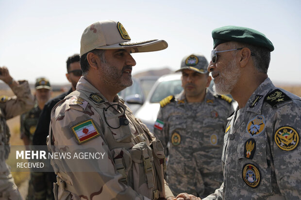 بازديد فرمانده کل ارتش از روند احداث ديوار مرزي در شمال شرق کشور