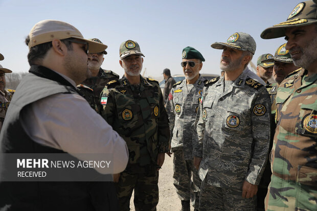 بازديد فرمانده کل ارتش از روند احداث ديوار مرزي در شمال شرق کشور