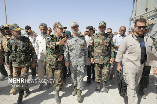 بازديد فرمانده کل ارتش از روند احداث ديوار مرزي در شمال شرق کشور