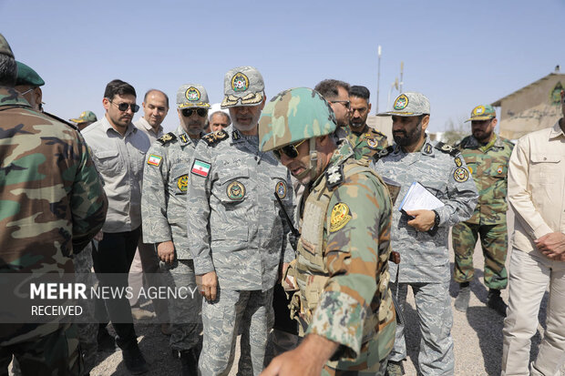 بازديد فرمانده کل ارتش از روند احداث ديوار مرزي در شمال شرق کشور