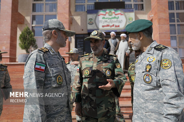 بازديد فرمانده کل ارتش از روند احداث ديوار مرزي در شمال شرق کشور