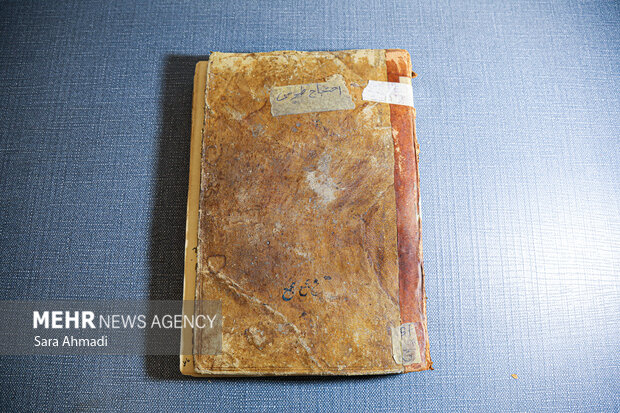 گنجینه مشهد؛ کتاب هایی که در تاریخ سفر کردند