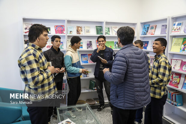 پویایی و سکوت؛ گشت‌وگذاری در قلب کتابخانه