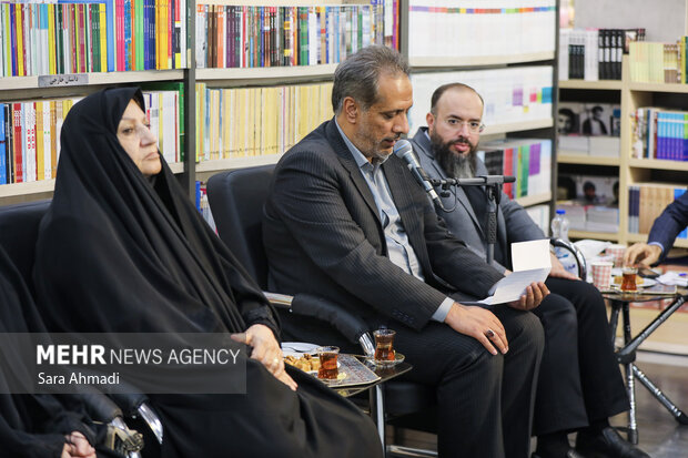 دیدار نویسندگان با تولیت استان قدس رضوی