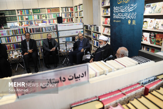 دیدار نویسندگان با تولیت استان قدس رضوی