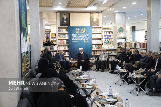 دیدار نویسندگان با تولیت استان قدس رضوی
