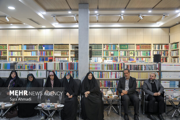 دیدار نویسندگان با تولیت استان قدس رضوی