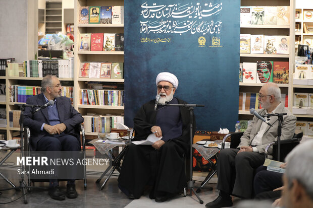 دیدار نویسندگان با تولیت استان قدس رضوی