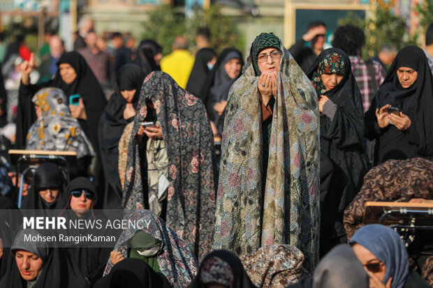 اقامه نماز طلب باران در امام‌زاده صالح (ع) تهران