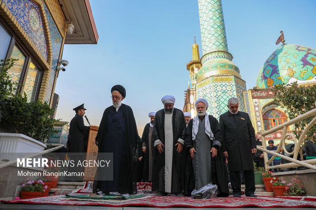 اقامه نماز طلب باران در امام‌زاده صالح (ع) تهران