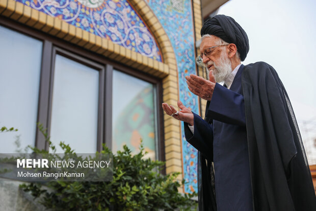 اقامه نماز طلب باران در امام‌زاده صالح (ع) تهران