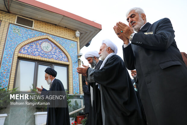اقامه نماز طلب باران در امام‌زاده صالح (ع) تهران