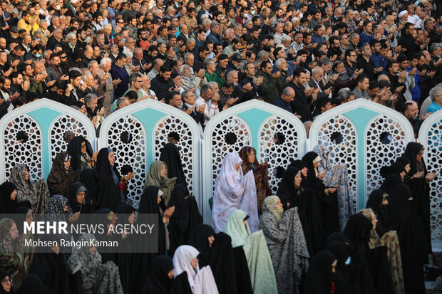 اقامه نماز طلب باران در امام‌زاده صالح (ع) تهران
