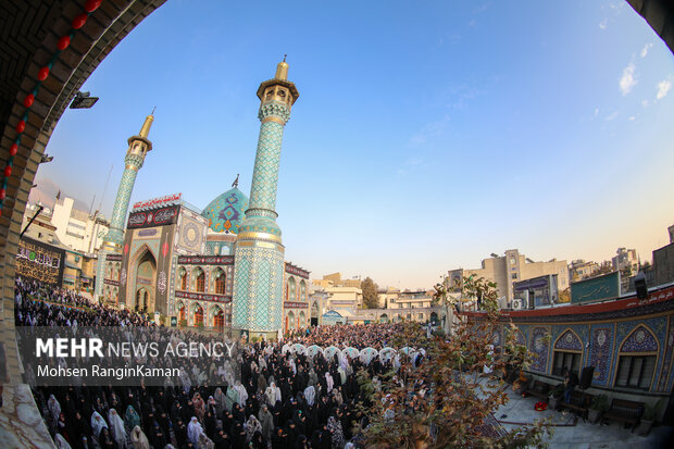 اقامه نماز طلب باران در امام‌زاده صالح (ع) تهران