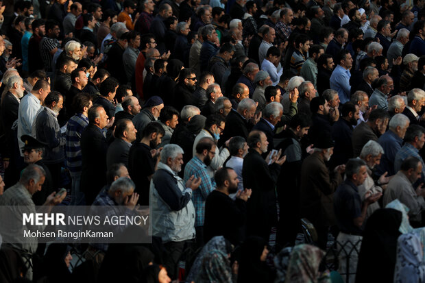 اقامه نماز طلب باران در امام‌زاده صالح (ع) تهران