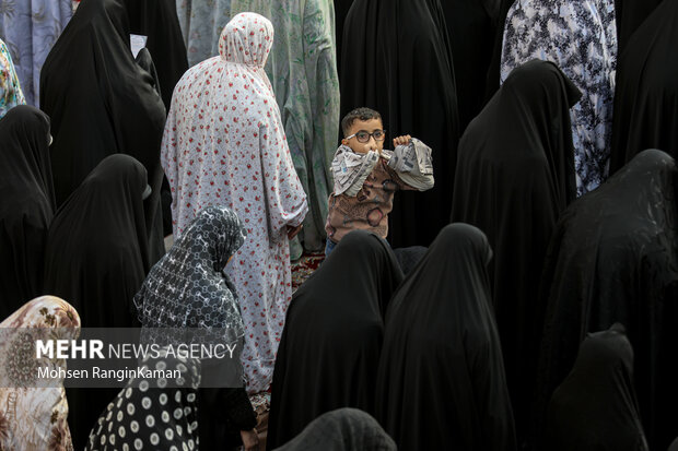 اقامه نماز طلب باران در امام‌زاده صالح (ع) تهران