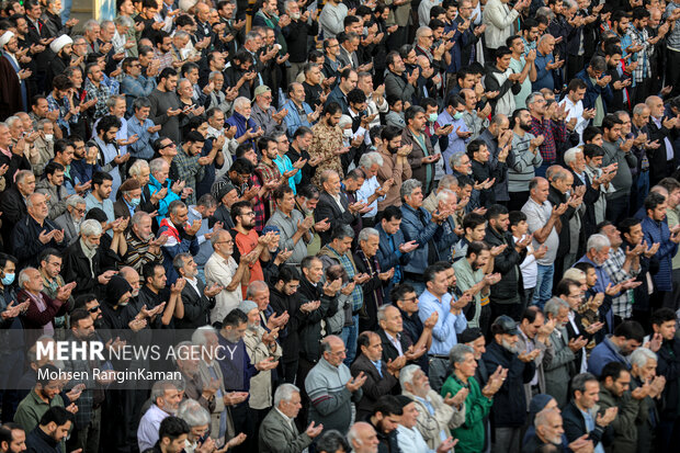 اقامه نماز طلب باران در امام‌زاده صالح (ع) تهران