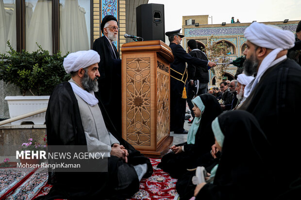 اقامه نماز طلب باران در امام‌زاده صالح (ع) تهران