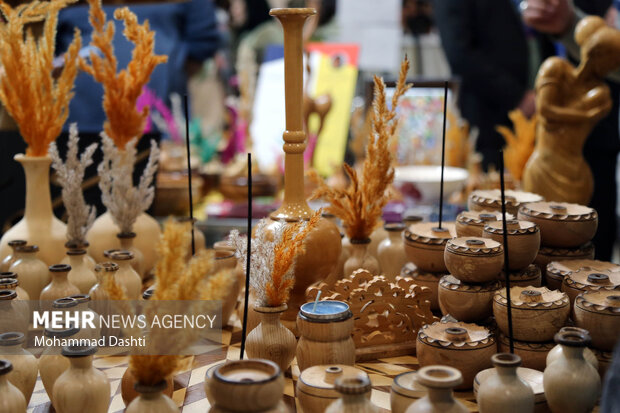 نمایشگاه توانمندی بانوان و کسب و کارهای خانگی استان اردبیل