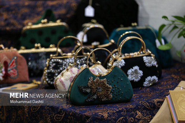 نمایشگاه توانمندی بانوان و کسب و کارهای خانگی استان اردبیل