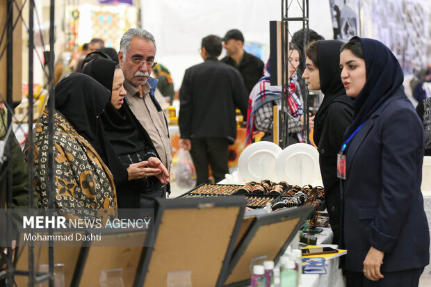 نمایشگاه توانمندی بانوان و کسب و کارهای خانگی استان اردبیل