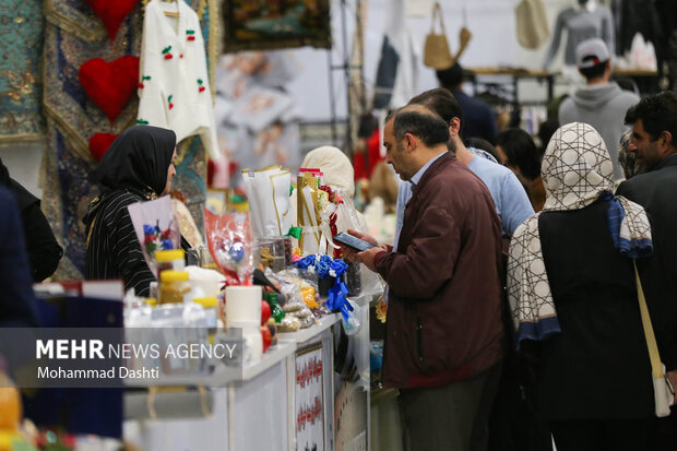 نمایشگاه توانمندی بانوان و کسب و کارهای خانگی استان اردبیل