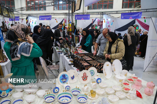 نمایشگاه توانمندی بانوان و کسب و کارهای خانگی استان اردبیل