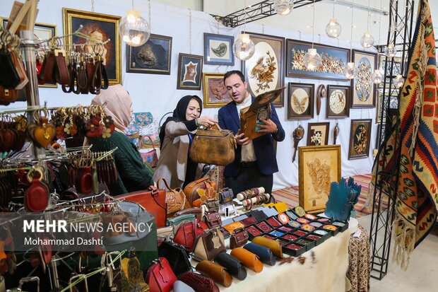 نمایشگاه توانمندی بانوان و کسب و کارهای خانگی استان اردبیل