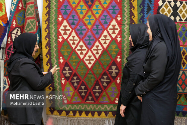 نمایشگاه توانمندی بانوان و کسب و کارهای خانگی استان اردبیل