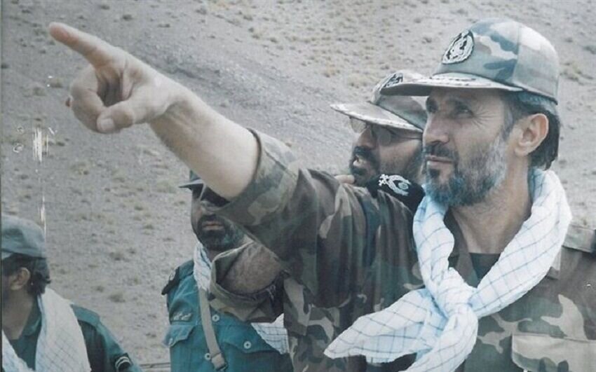 دیدار شهید قهاری با خانوادههای شهدای اهل سنت و بومی منطقه