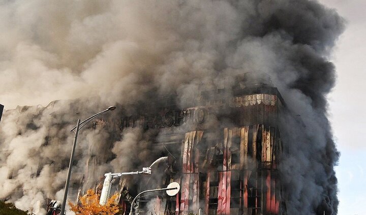 Massive fire engulfs South Korean warehouse
